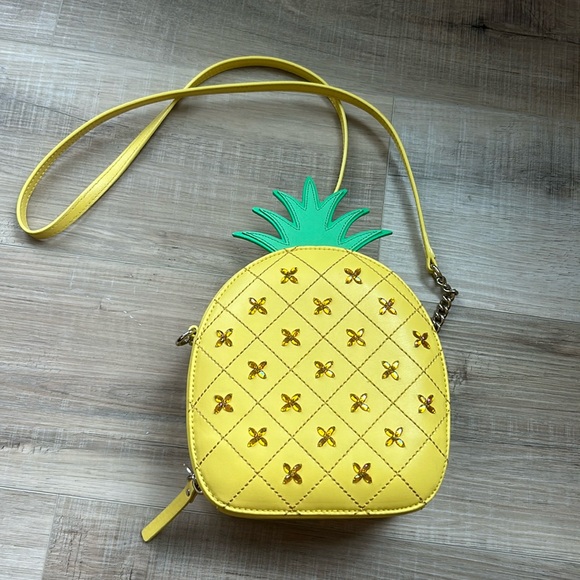 kate spade Handbags - RARE kate spade Pineapple Purse. Perfect Condition and Vacation Ready! 50”strap.
